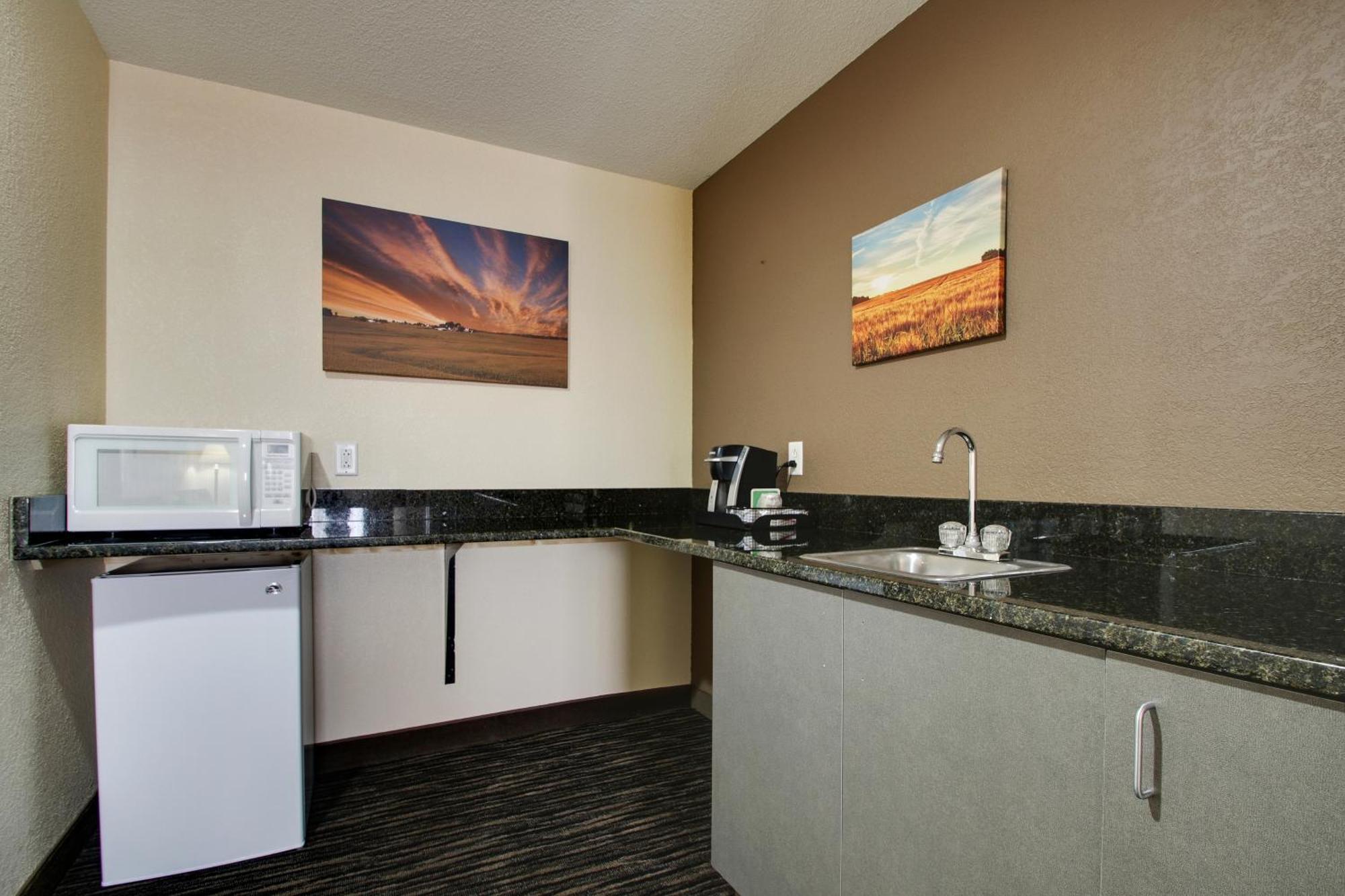 Everspring Inn & Suites Oskaloosa Exteriör bild